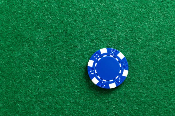 Texas Hold'em table interface on erek 23 showing hole cards, community cards, and betting controls